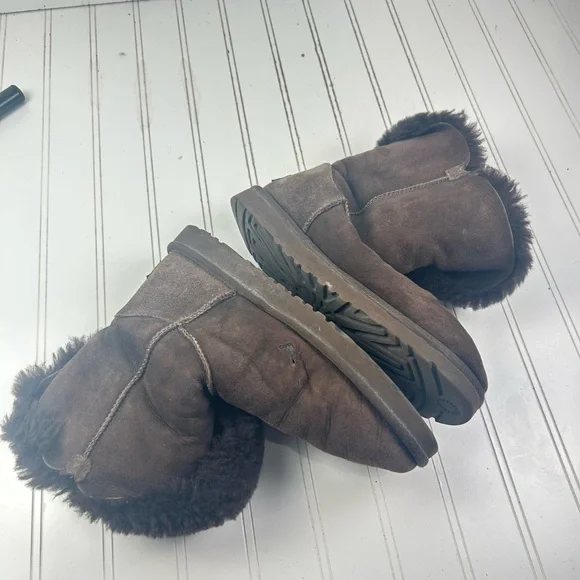 UGG Women's Bailey Button II Chocolate Brown Boots Size - Picture 5 of 12